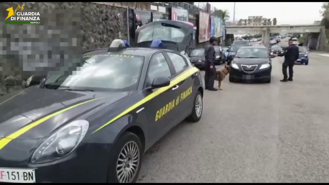 Napoli, 47enne arrestato per violenza e lesioni dopo un inseguimento Napoli, 47enne arrestato per violenza e lesioni dopo un inseguimento