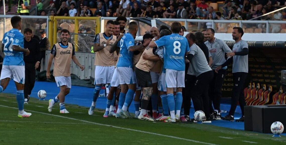 Il Napoli vince anche a Lecce, Conte vuole scrivere la storia