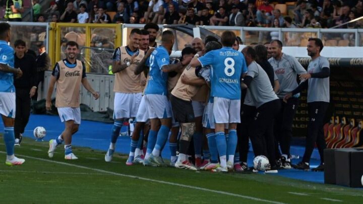 Il Napoli vince anche a Lecce, Conte vuole scrivere la storia