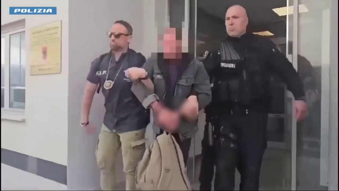 Estradato in Italia trafficante di migranti arrestato in Albania Estradato in Italia trafficante di migranti arrestato in Albania