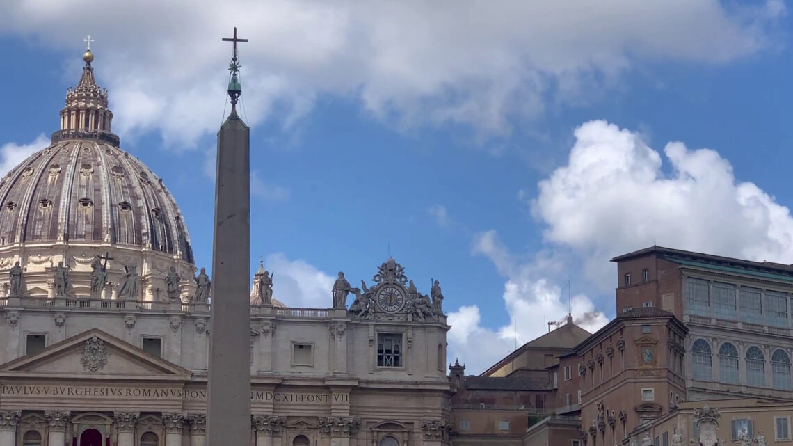 La fumata nera nel primo scrutinio del secondo giorno di Conclave La fumata nera nel primo scrutinio del secondo giorno di Conclave
