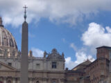 La fumata nera nel primo scrutinio del secondo giorno di Conclave