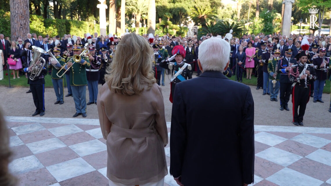 2 giugno, l’esecuzione dell’Inno nazionale nei Giardini del Quirinale 2 giugno, l’esecuzione dell’Inno nazionale nei Giardini del Quirinale